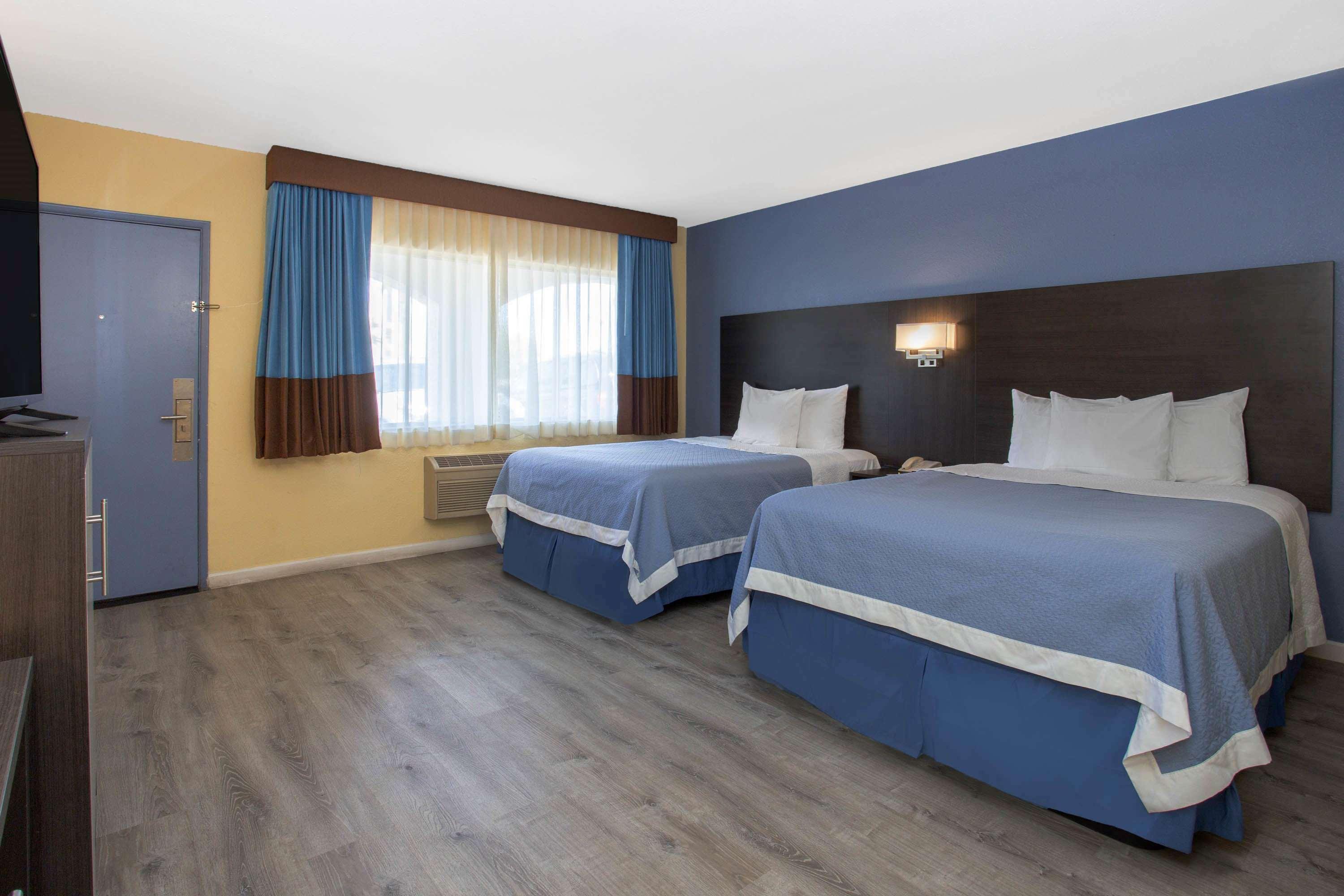 Days Inn By Wyndham Airport - ฟีนิกซ์ ภายนอก รูปภาพ