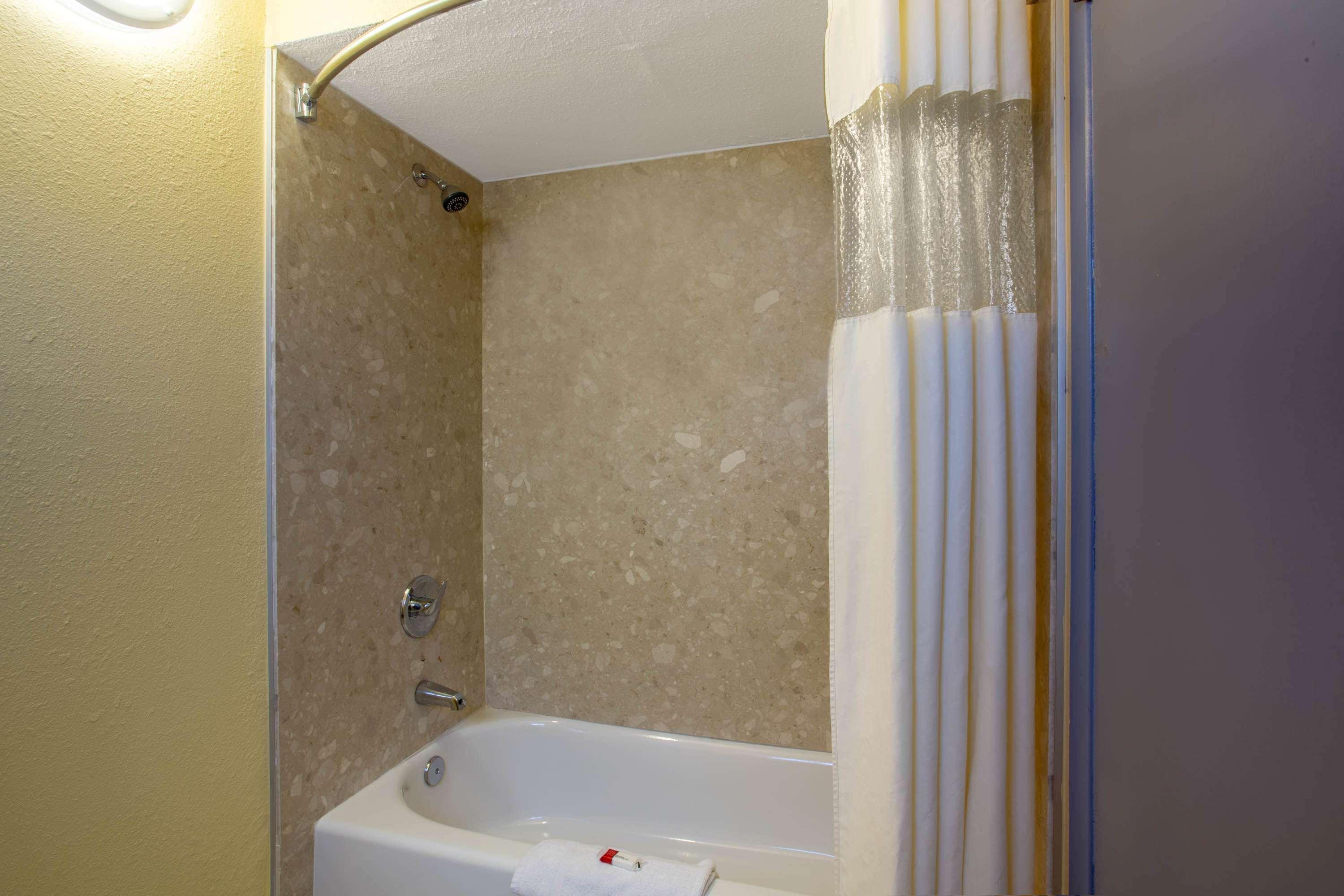 Days Inn By Wyndham Airport - ฟีนิกซ์ ภายนอก รูปภาพ